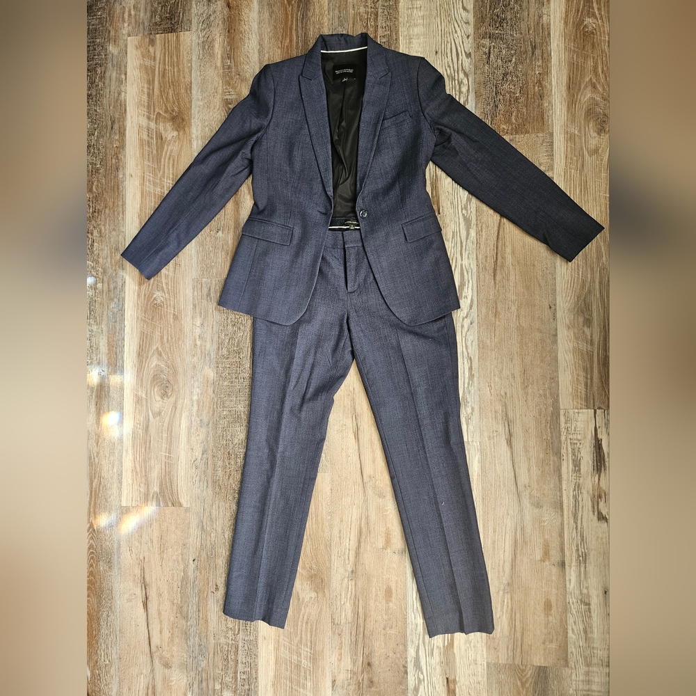 Banana Republic Wool Navy Suit sz 4